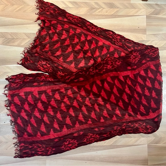 NWOT- two-tone red patterned scarf - Picture 2 of 3